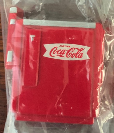 9326-1 € 4,00 coca cola magneet ijzer koelakst.jpeg